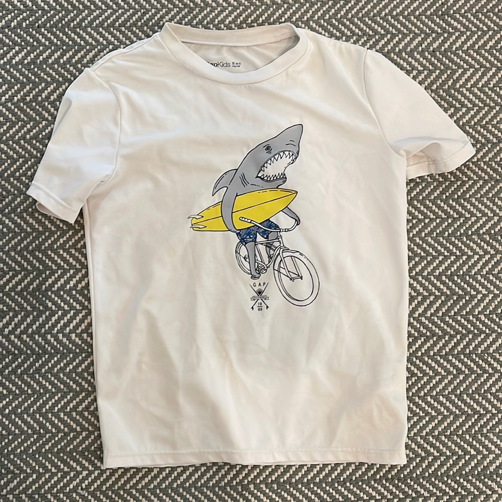Gap swim shirt kids 6-7